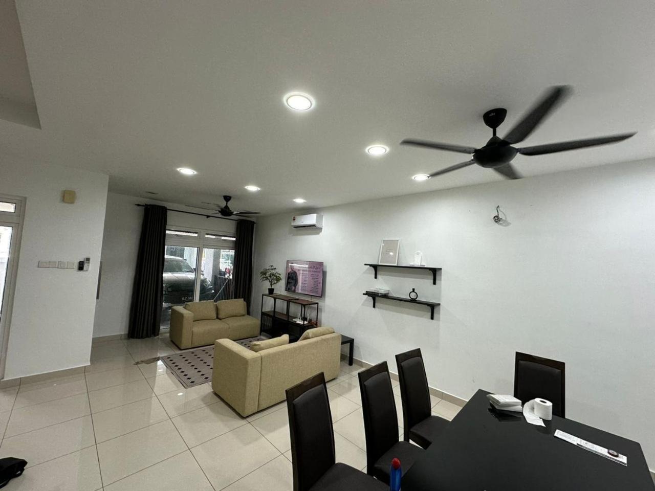 P12 Homestay Putrajaya Exteriör bild