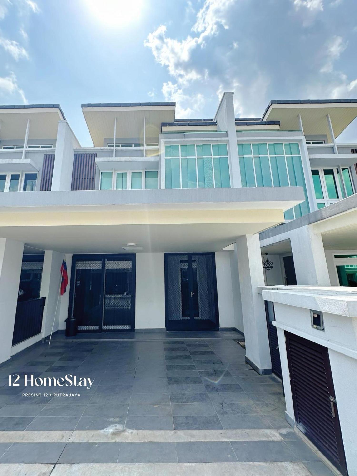 P12 Homestay Putrajaya Exteriör bild